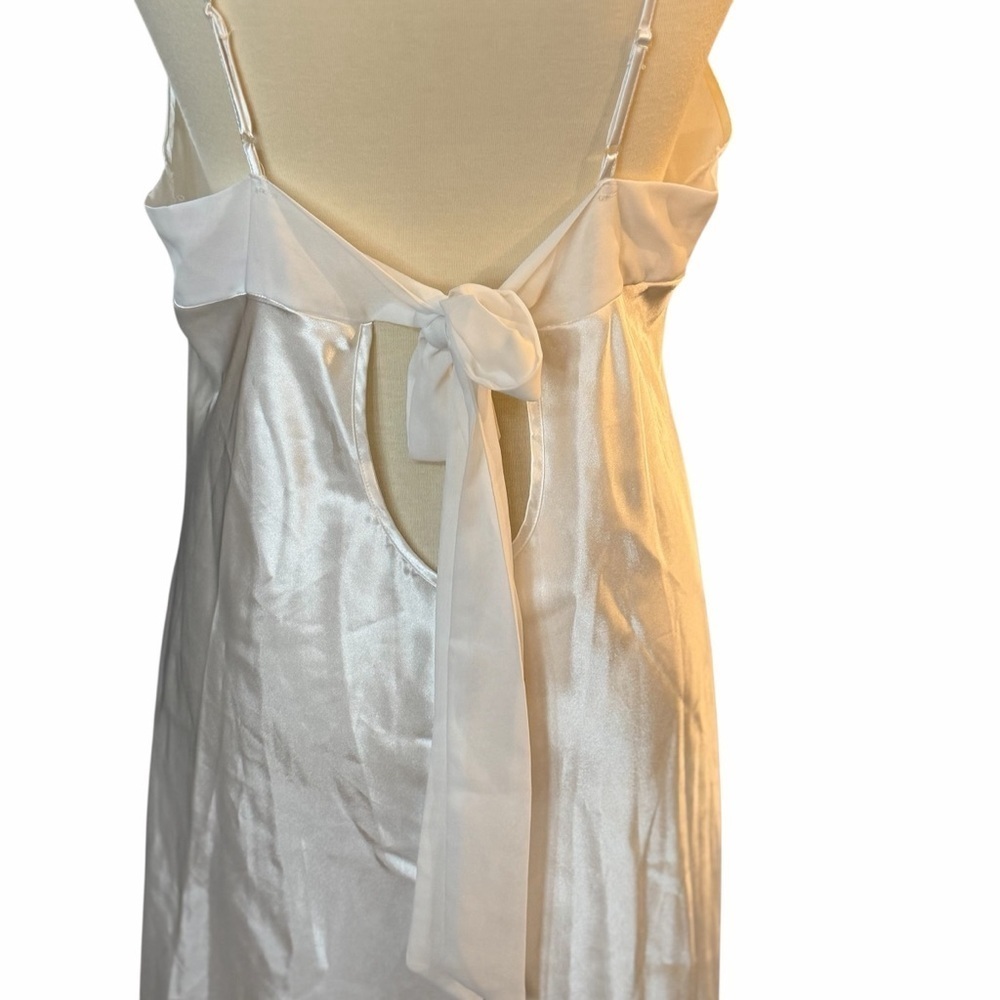 Intimo Ivory Satin Chemise with Floral Lace - Picture 3 of 9